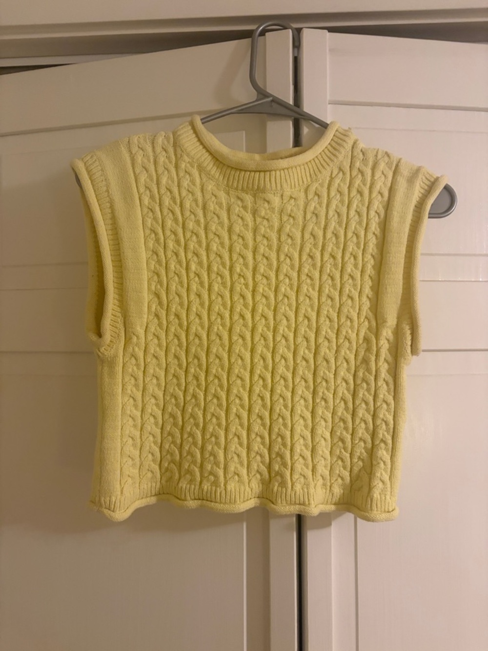 Women’s Yellow Cable Knit Sleeveless Sweater